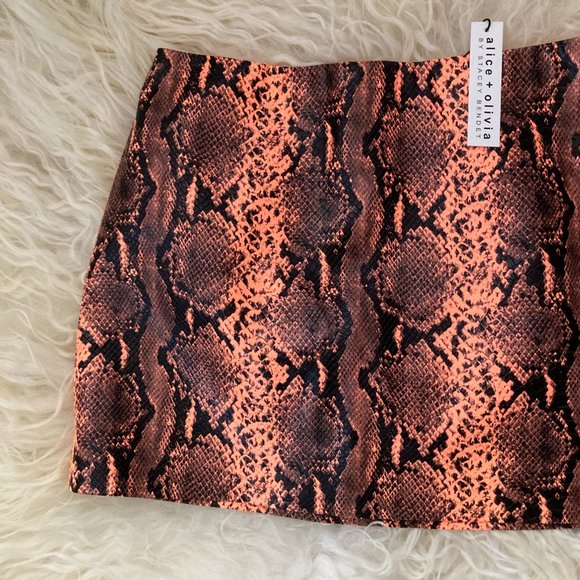 Alice + Olivia Elana Vegan Leather Skirt - Picture 3 of 11